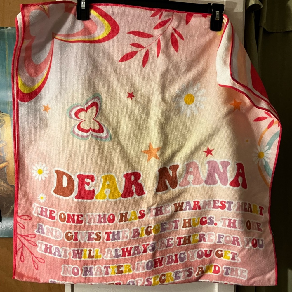 Dear Nana Pink Graphic Towel Set - Picture 2 of 3